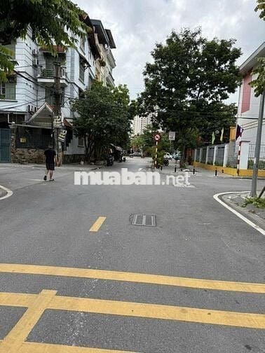 40m2 Ngay Sát Mặt Cổ Linh, Ô Tô Tránh Vỉa Hè View Khuôn Viên Trường