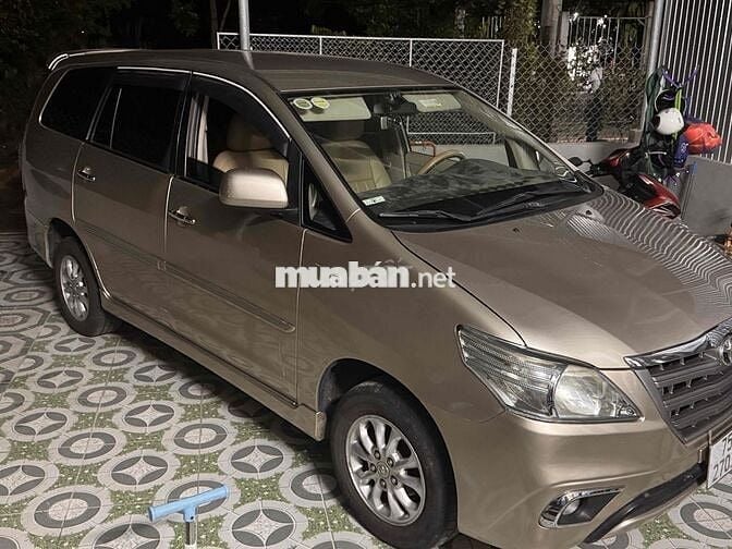 Toyota Innova 2014 E - 110000 km