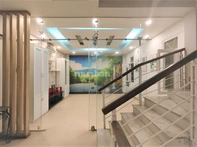 Bán nhà Nhật Chiêu,Tây Hồ, D/T: 60m2, view Hồ Tây, gần oto, KD sầm uất