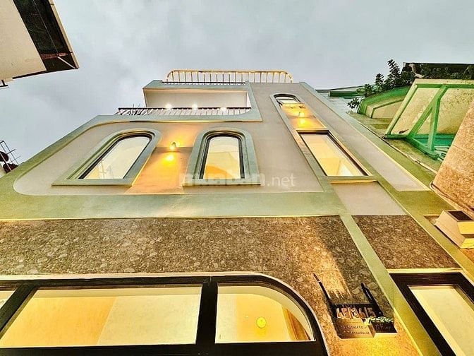 ⭐️Nhà DT:5x10m, 3 Lầu tuyệt đẹp Cao cấp hẻm Huỳnh Văn Bánh, P11.