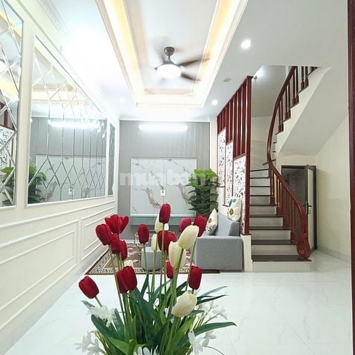 Bán nhà phố Trịnh Công Sơn,Tây Hồ, DT: 50m2,13 tỷ. gần phố,K/D sầm uất