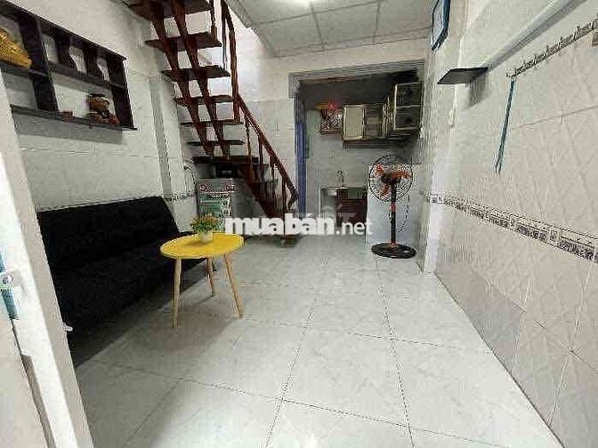 Hai Bà Trưng hiếm nhà 2PN giáp Q1 mà có xíu tiền