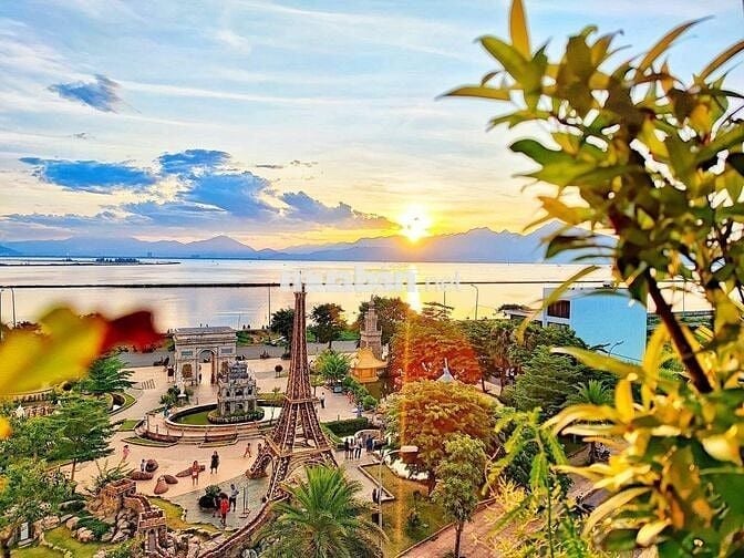 Cho Thuê Căn Hộ Goldenbay , 2 phòng ngủ , NT cao cấp , hồ bơi vô cực