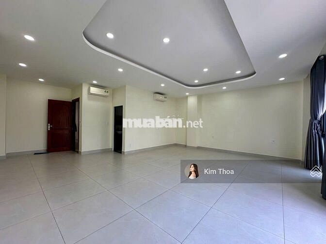 Văn phòng 45m2 có ban công Vạn Phúc, th.máy máy lạnh hầm xe. Giá 8 tr
