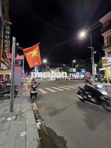 Nhà Mặt phố Kinh doanh sát ngã tư Hàm Nghi