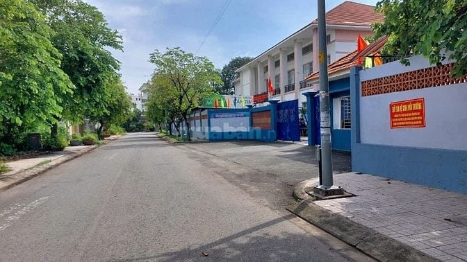 Bán lô đất đối diện trường học KDC số 1.Quận 2.DT 6x26m.Giá 117 tr/m2.