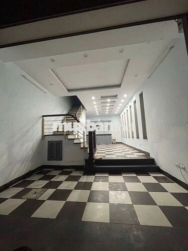 Nhà 110 Nguyễn Hoàng Tôn 50m2x 5 tầng 5pn 15tr