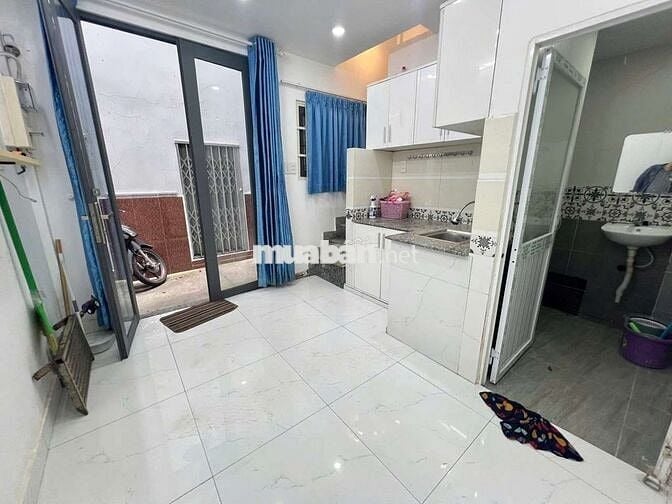 Cho thuê nhà nguyên căn.Đường Thích Quảng Đức.Phường 4.Quận Phú Nhuận