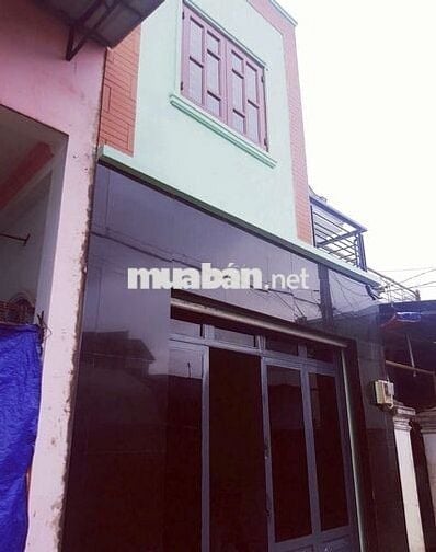 Nhà nguyên căn 1 trệt, 1 lầu, bên hông trường tiểu học Bình Chiểu