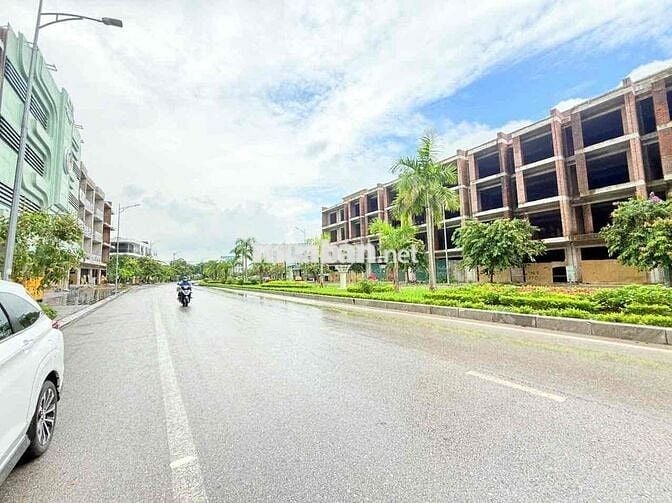 Sẵn Nhà Thô - Mặt Đường Kinh Doanh - Nguyễn Thiếp