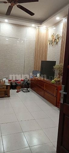 Bán nhà trong ngõ phố Trương Định, Hà Nội, DT 40m2, 3,5 tầng