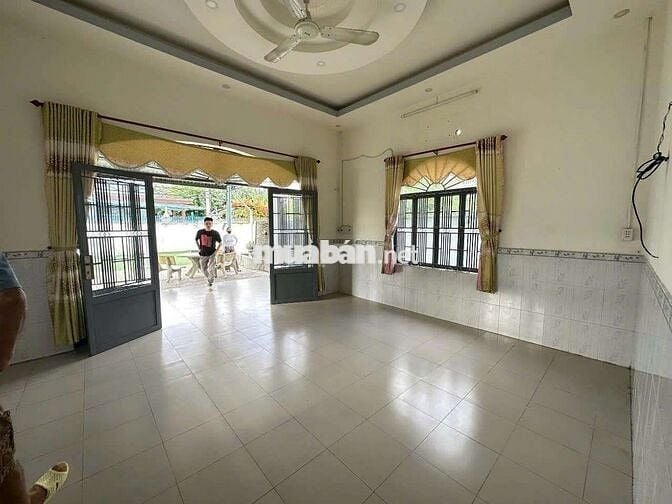Cho thuê nhà sân rộng gần ủy ban phường Phú Mỹ