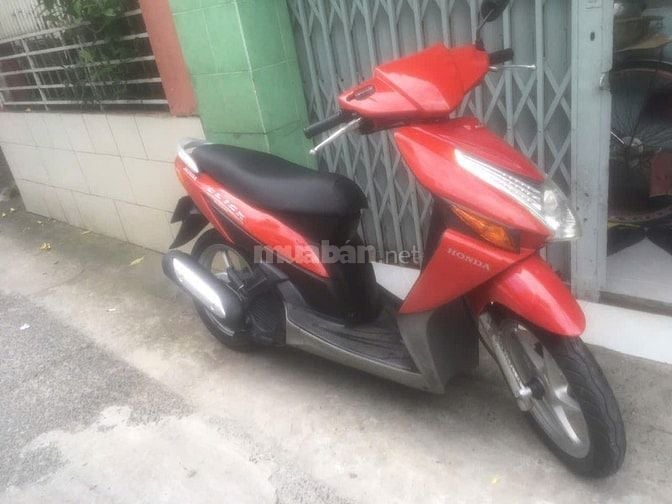 Bán xe Airblale  2012, màu trắng - đỏ -đen và Click 2007 màu đỏ