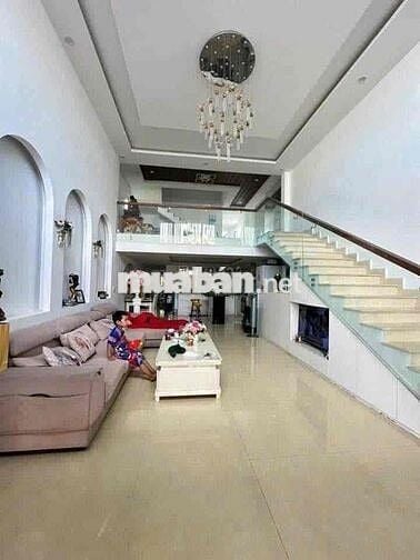 Cho thuê nhà vườn 2.5 tầng - sân ô tô đậu - Nguyễn Huy Tưởng