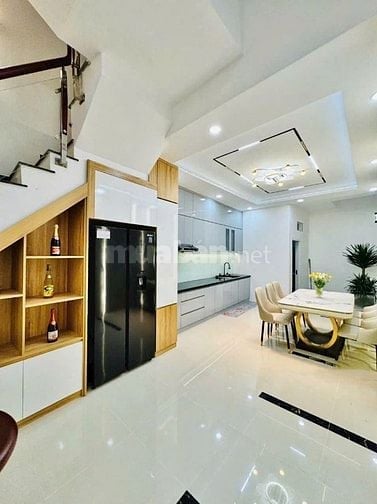 BÁN NHÀ 3 LẦU GẦN NGAY CHỢ ỦY BAN, TRƯỜNG HỌC BINH TÂN