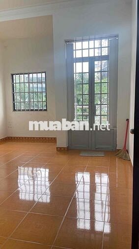 Cho thuê nguyên tầng 2 trong căn nhà phố kề L81 làm văn phòng
