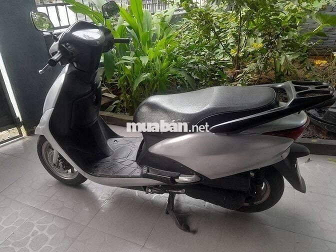Bán xe honda scr.giấy tờ đầy đủ.máy im.giá 4tr200k