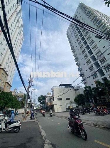 CHO THUÊ NHÀ 2 GÓC MẶT TIỀN KHU SẦM UẤT GẦN TRƯỜNG HỌC CHUNG CƯ