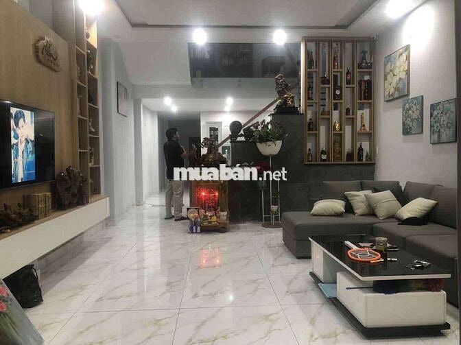 Cho thuê nhà 2 tầng full nội thất mt gần chợ hòa xuân