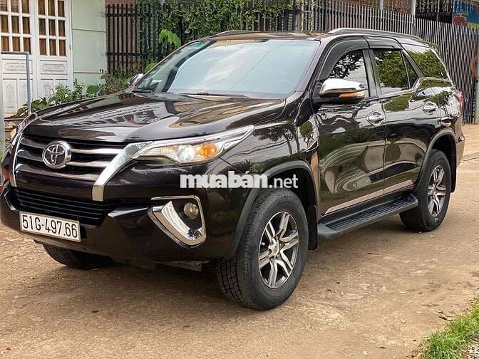 Toyota Fortuner 2017 đk 2018 sàn dầu(1 chủ)