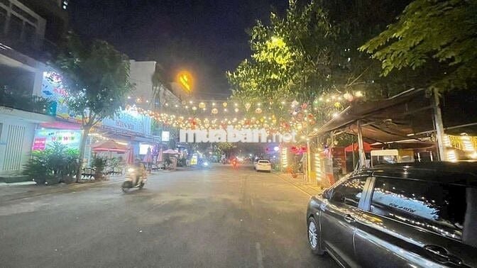 17 Tỷ bớt lộc góc 2 mặt tiền 5 x 18 Phạm Hữu Lầu Quận 7