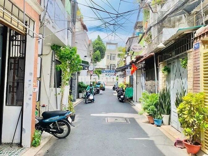 NGANG 3m X 18m VUÔNG A4 - NGAY COOPMART NHIÊU LỘC - TIỆN XÂY MỚI