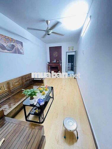 Tập thể Quỳnh Lôi 2 Ngủ ở ngay nhà đẹp 2 thoáng oto đỗ chân cầu thang