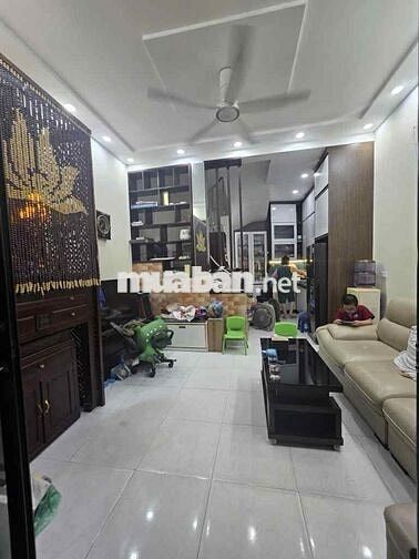 NHÀ ĐẸP CHẮC CHẮN CÒN KHÁ MỚI ĐẸP DỌN VỀ Ở LUÔN - TRUNG TÂM CẦU GIẤY
