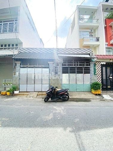Nhà cấp 4 dt185m2 hẻm 10m đường Lê Văn Quới, P. BHH A, Q. Bình Tân