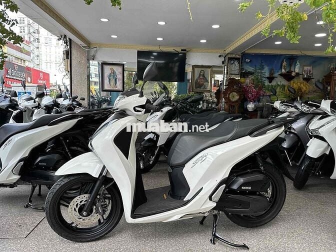 SH 150i 2017 Trắng Đen BSTP 28898 Chính Chủ