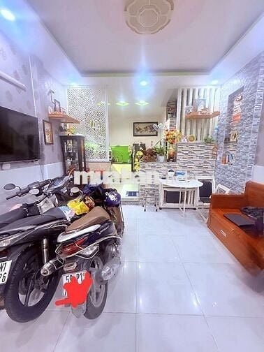 BÁN GẤP NHÀ NGUYỄN SƠN – CÁCH 1 CĂN RA 
HXH – 3 TẦNG – 30M²
