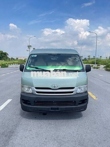 Toyota Hiace 2010 tải van 3 chỗ - 10000 km