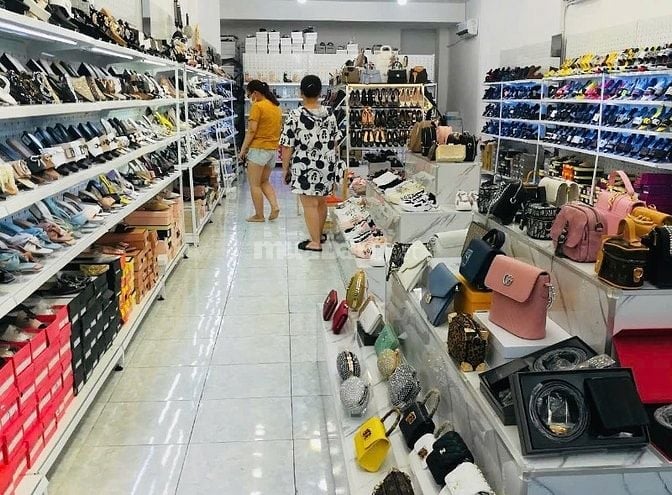 GÓC TUYỂN DỤNG : bổ sung NV Nam/nữ làm đóng gói giày dép (đi làm ngay)
