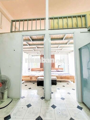 Căn hộ 2 phòng ngủ + gác mặt tiền đường full nội thất ngay Cộng Hòa