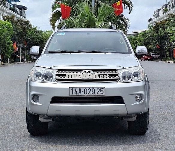 Toyota Fortuner 2.7 V 2011 - 315 Triệu