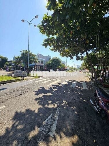 🌳🌳🌳🌳🌳

🔔Bán lô đất mặt tiền đường Ngô Thì Hương -7m5 , Nại Hiên