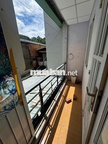 nhà nguyên căn  đối diện công viên lê thị riêng