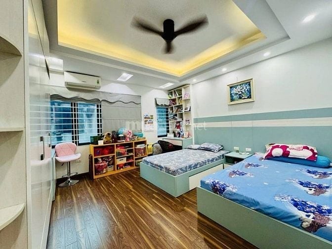 Cầu Giấy 40m2*6T, MT4m, 2 thoáng mở cửa, cách ô tô 10m, nhà mới 9.3 tỷ