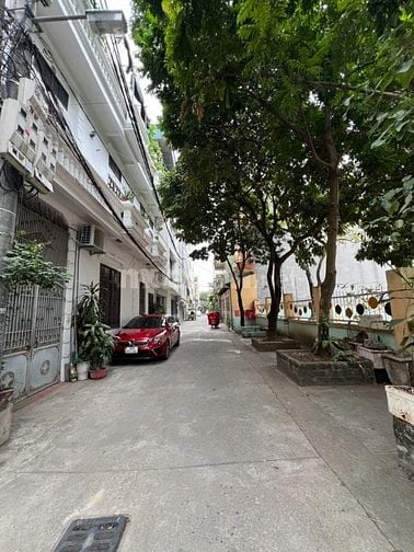 ĐẤT NGỌC THUỴ - 1 NHÀ RA PHỐ - PHÂN LÔ NỞ HẬU. DIỆN TÍCH 70M2. HƠN 10 