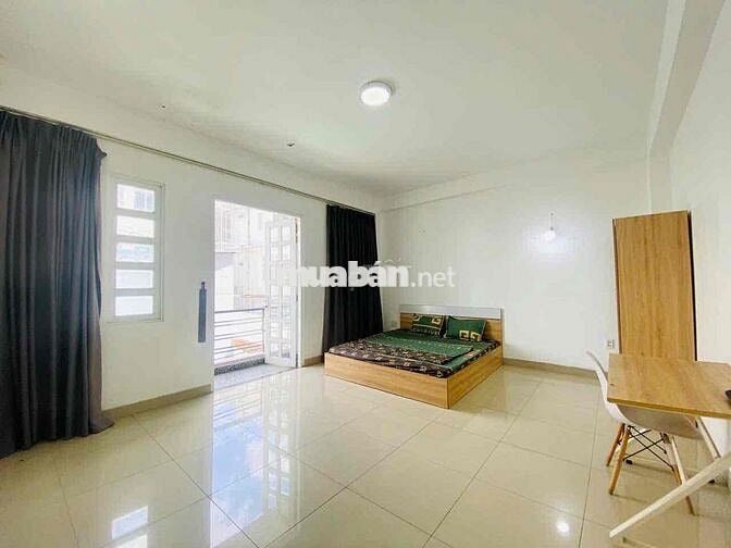Cho thuê căn hộ Ban công full nội thất cách Đại học TDTU, RMIT 5 phút