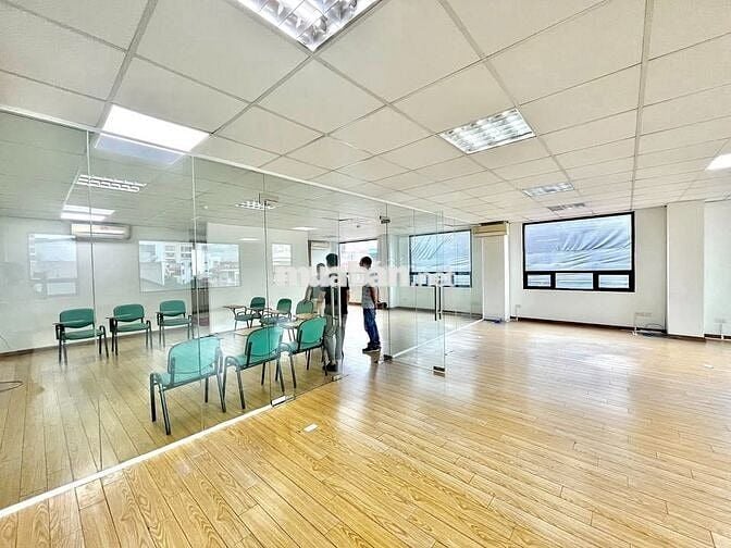 Cho thuê văn phòng tại Thái Thịnh sàn 80m2 nhà mới,văn phòng full kính