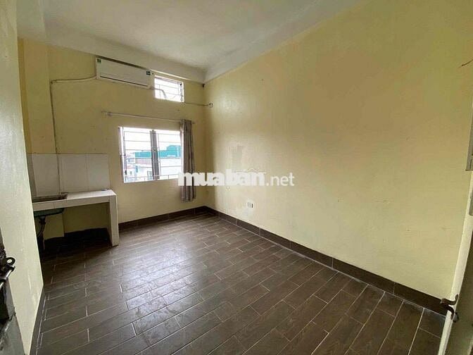 Nhượng phòng tầng 2 ngõ 139 phố Trần Hòa free tiền nhà tháng 9