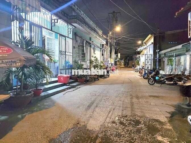 Nhà chính chủ cho thuê  (2 phòng ngủ, sân rộng, đường to 2 xe hơi)