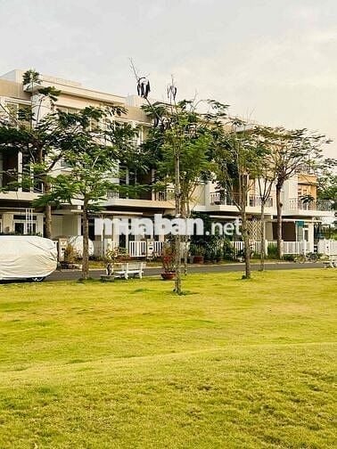 Chính Chủ Bán Gấp Căn- View Công Vien - Nhà Có hợp đồng thuê