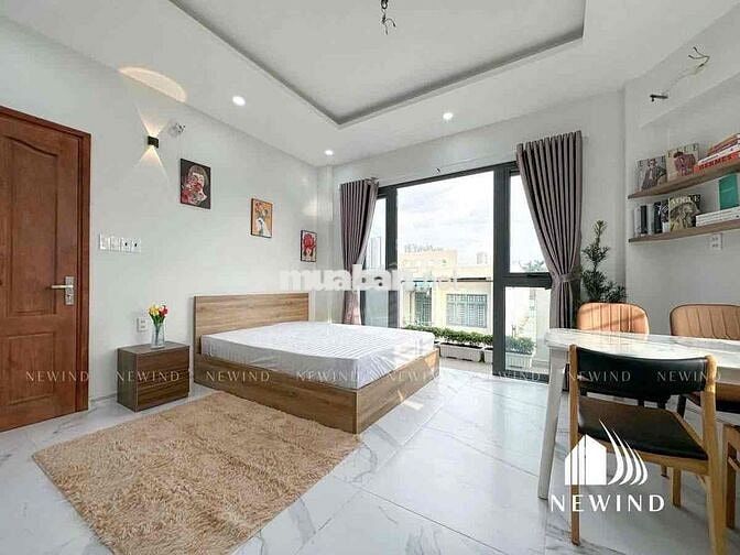 CHDV full nội thất ban công, cửa sổ mới 100% ngay ngã tư Lạc Long Quân