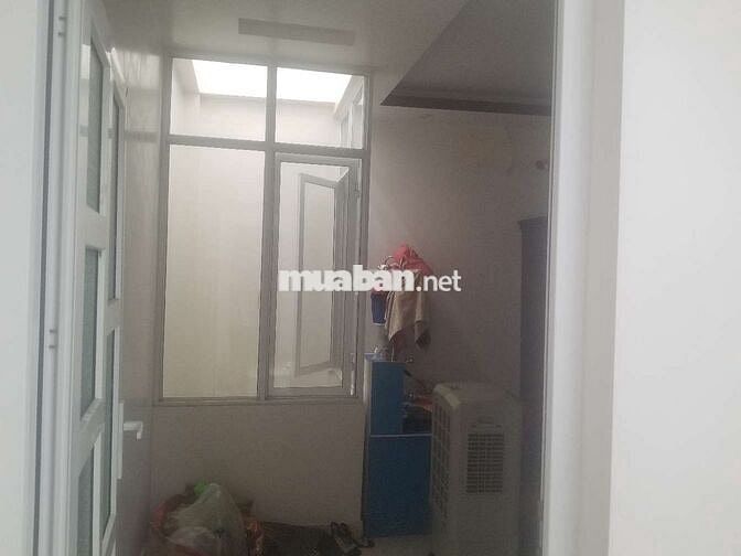Nhà thiên lôi chợ đôn oto đỗ cửa