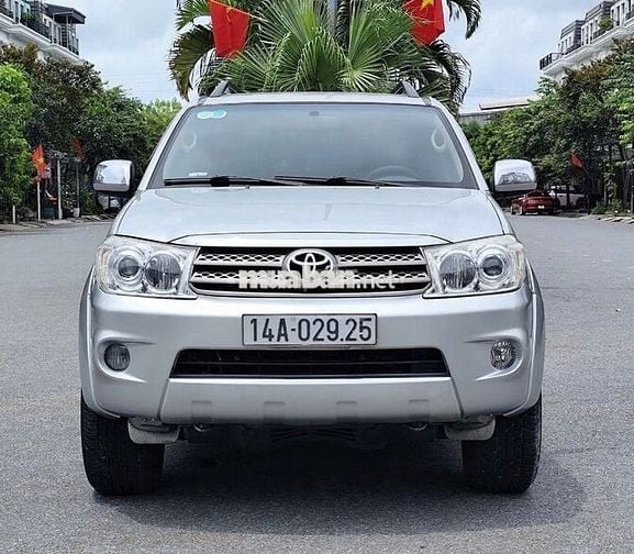 Toyota Fortuner 2.7 V 2011 - 315 Triệu