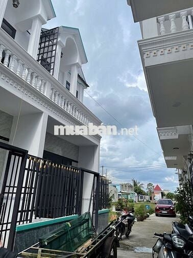 Nhà Chính chủ cần bán gấp ngay Cầu Lớn - Hóc Môn, Alo e dẫn xem nhà