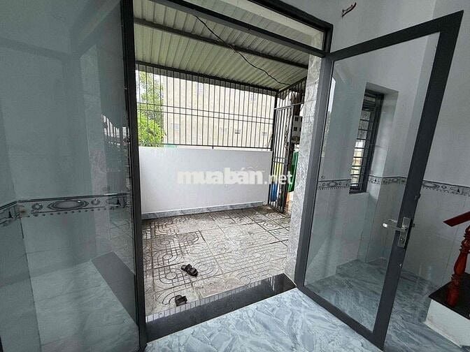 NHÀ 3 PHÒNG NGỦ ( 680TR )NGAY CHỢ MỸ HẠNH CẠNH CẦU LỚN HÓC MÔN