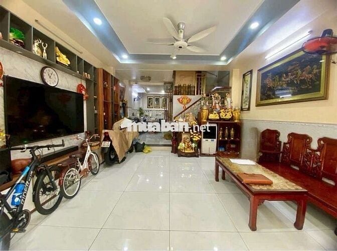 NHỈNH 10 TỶ , 60m2 , 5 TẦNG , NGANG 5m , HXH ,  E.TOWN . P13 TÂN BÌNH